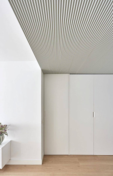 картинка Кубовидный реечный потолок белого цвета 