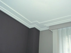 Плинтус или багет для потолка. Свойства, монтаж своими руками Плинтус или багет для потолка. Свойства, монтаж своими руками
