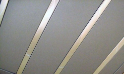 Реечные потолки фото. Комбинации цвета: белый, металлик, золото, бежевый, супер-хром, супер-золото.