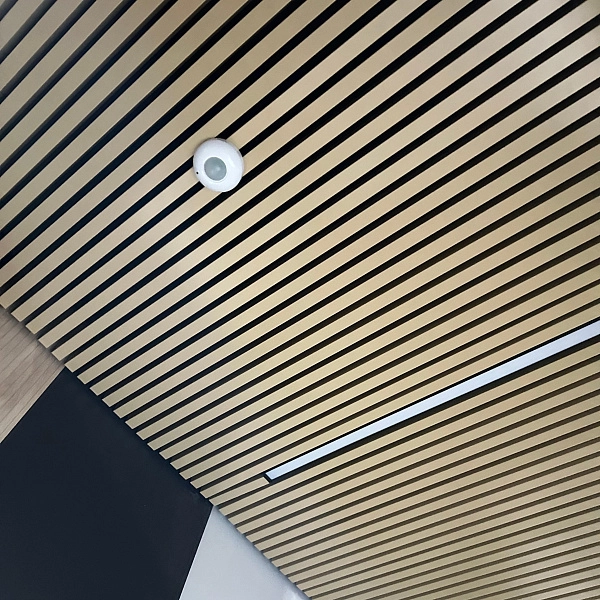 Зображення Рейка 35Н40 з кроком 15 мм (RAL9003, 9005, 9006, 7024), ціна за м2 Фото Рейка 35Н40 з кроком 15 мм (RAL9003, 9005, 9006, 7024), ціна за м2