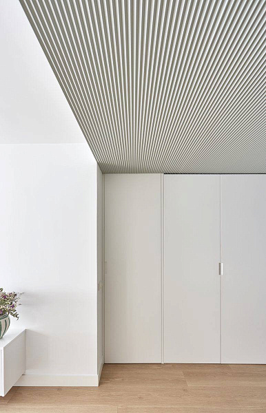 картинка Кубовидный реечный потолок белого цвета 