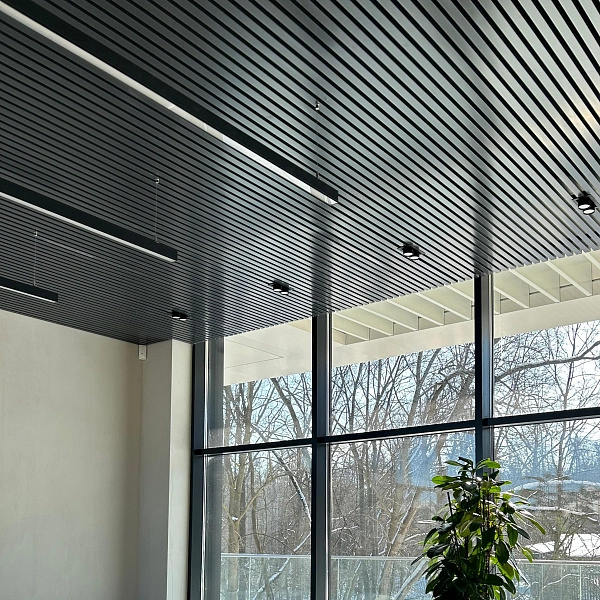 Зображення Рейка 35Н40 з кроком 15 мм (RAL9003, 9005, 9006, 7024), ціна за м2 Фото Рейка 35Н40 з кроком 15 мм (RAL9003, 9005, 9006, 7024), ціна за м2